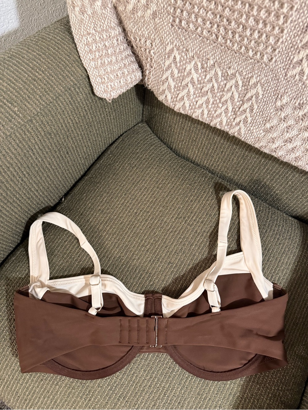 Two-Tone Underwire Bra in Brown and Cream - Picture 5 of 6
